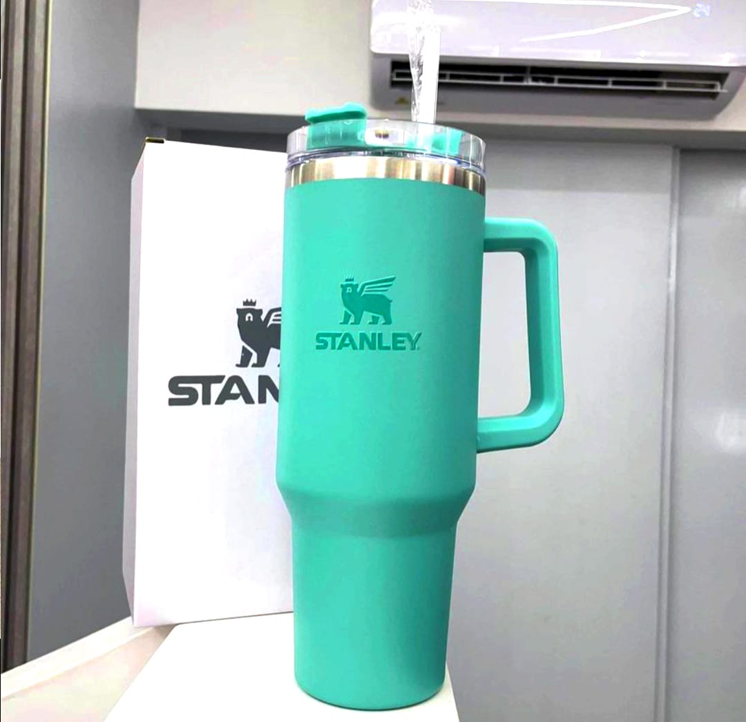 Termo Stanley 1.1 Elegante y Versátil 40 oz
